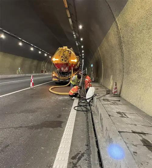 房山隧道排水渠清淤